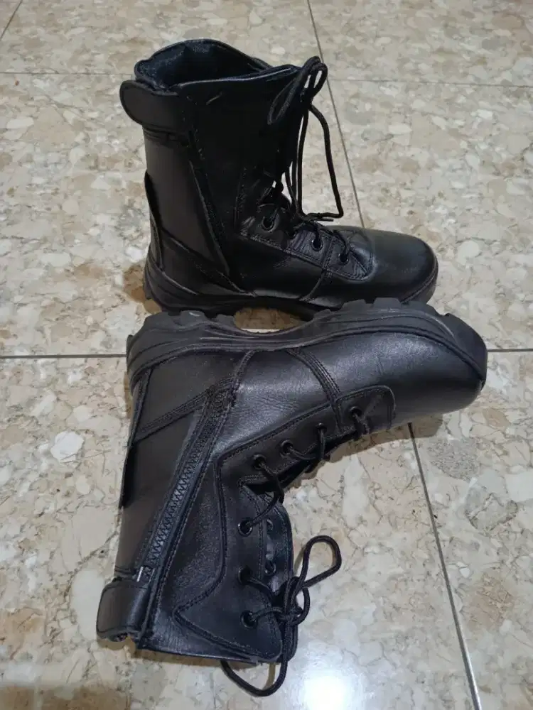 Sepatu pdl pria size 39