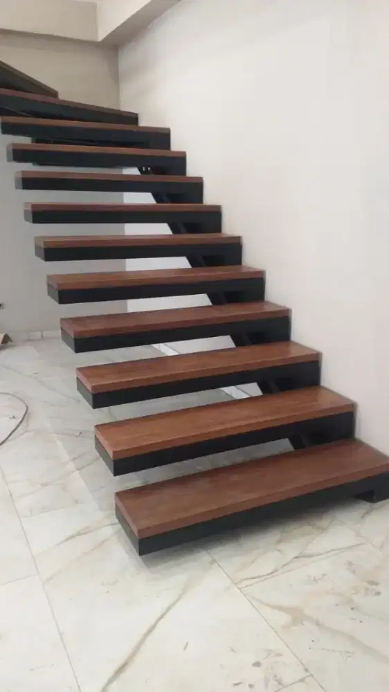 Tangga rebah trap kayu