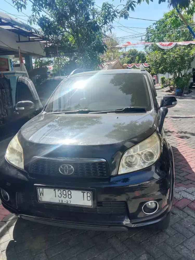 Di jual toyota rush AT 2010