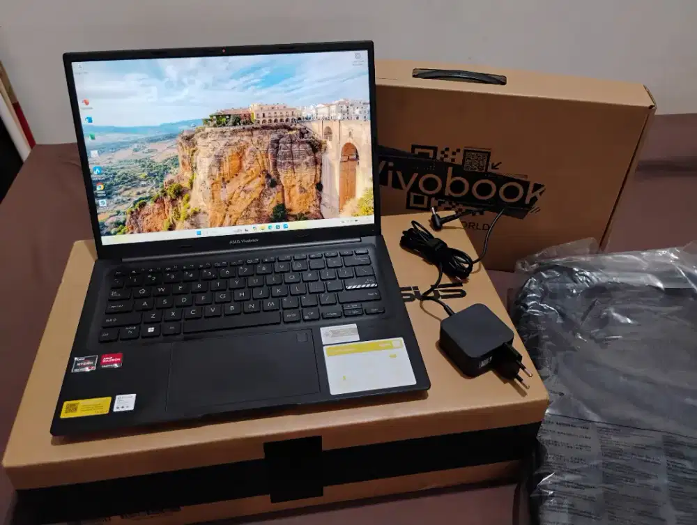 Asus Vivobook 14inch OLED Ryzen 7