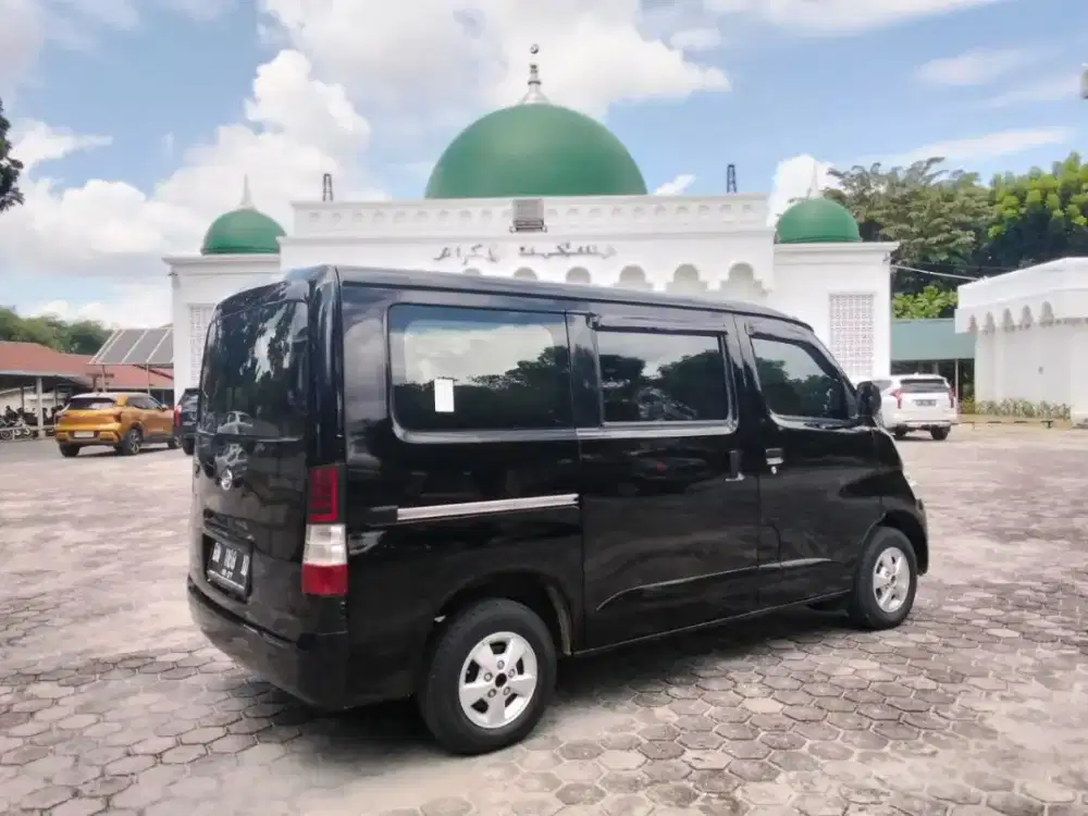 Granmax minibus 1.3cc hitam