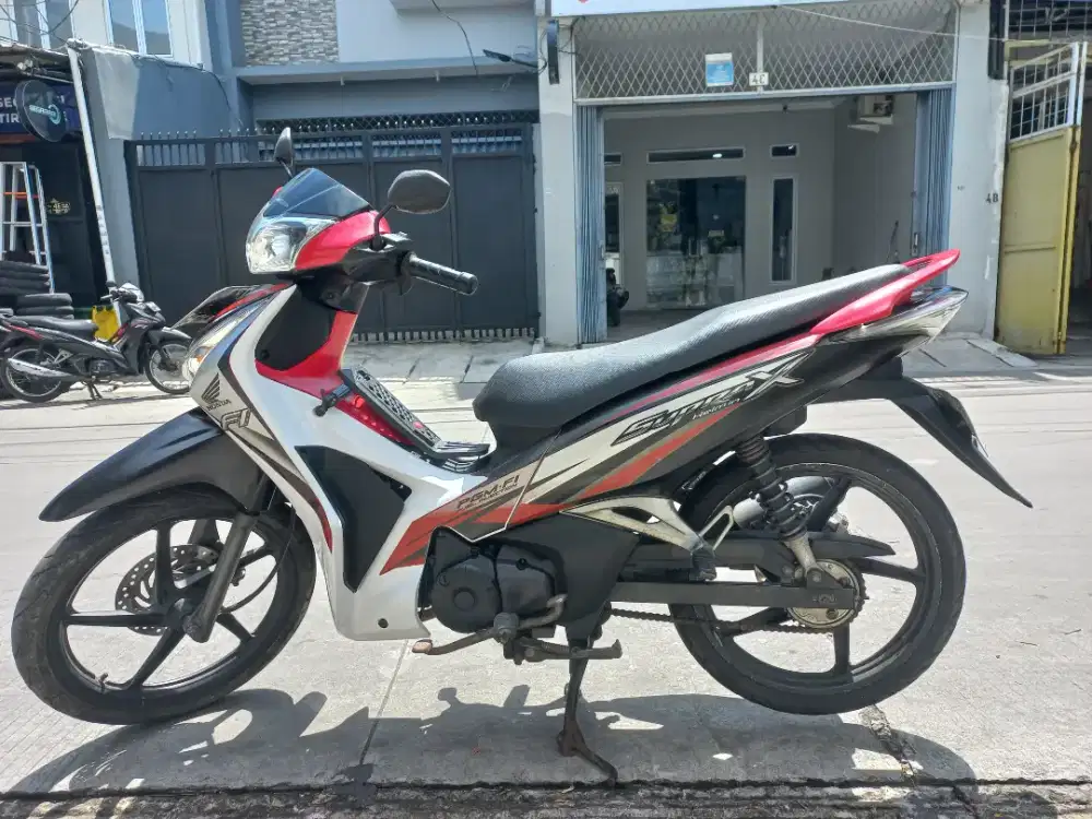 Di jual supra x 125, tahun 2013 surat2 komplit