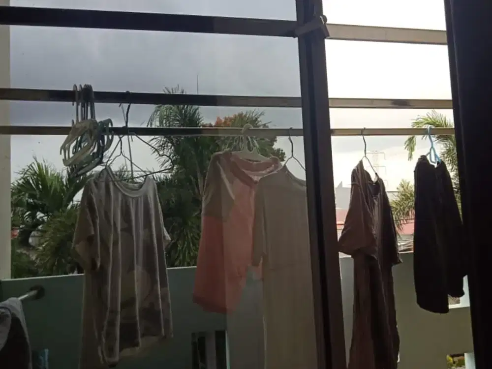 Rumah Modern 2 Lantai Strategis di Karang Tengah – Hanya 5 Menit ke Akses Tol