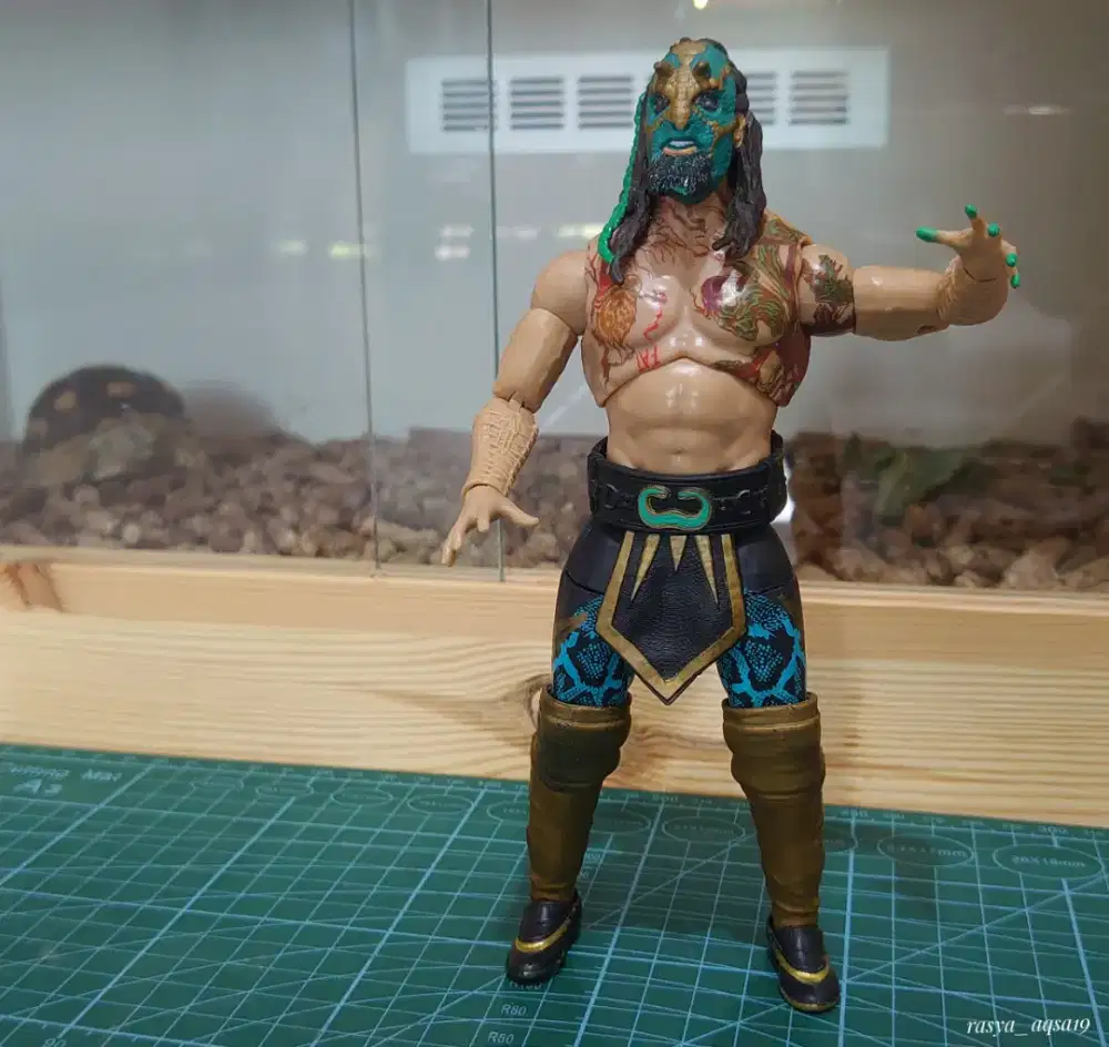 Action figure luchasaurus AEW unrivaled series 5