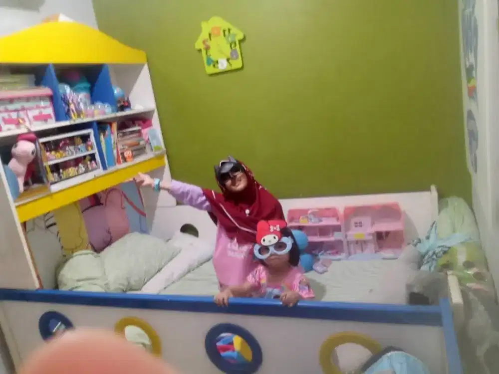 Set Kamar Anak, kasur tingkat, lemari, tangga laci, meja belajar