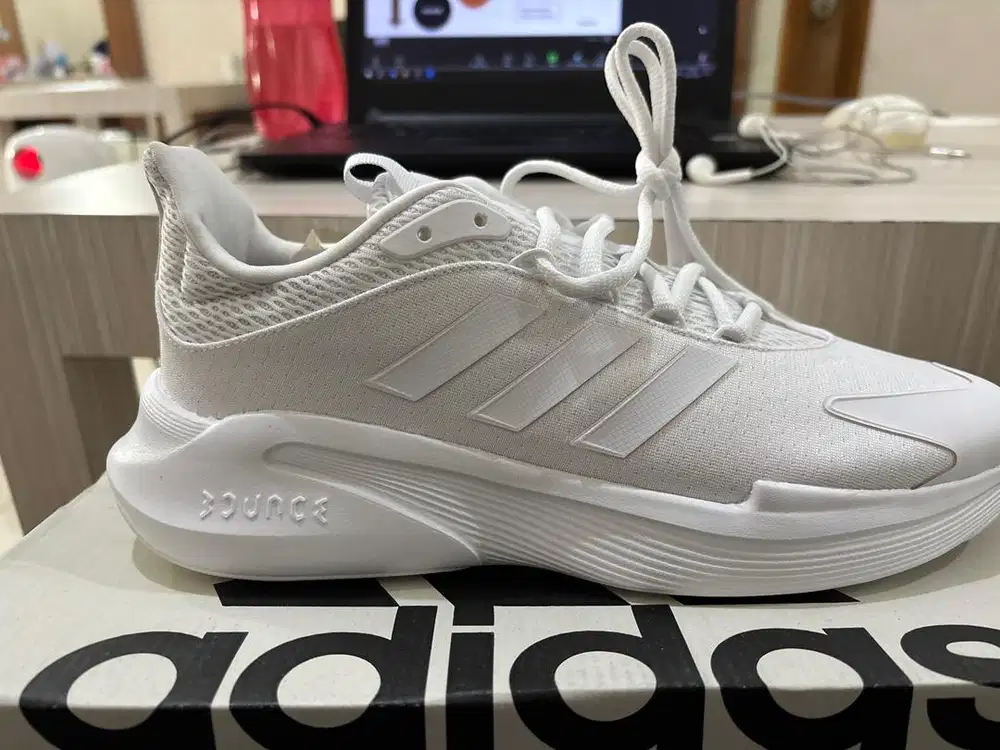 Sepatu Adidas alpha edge putih 42,5