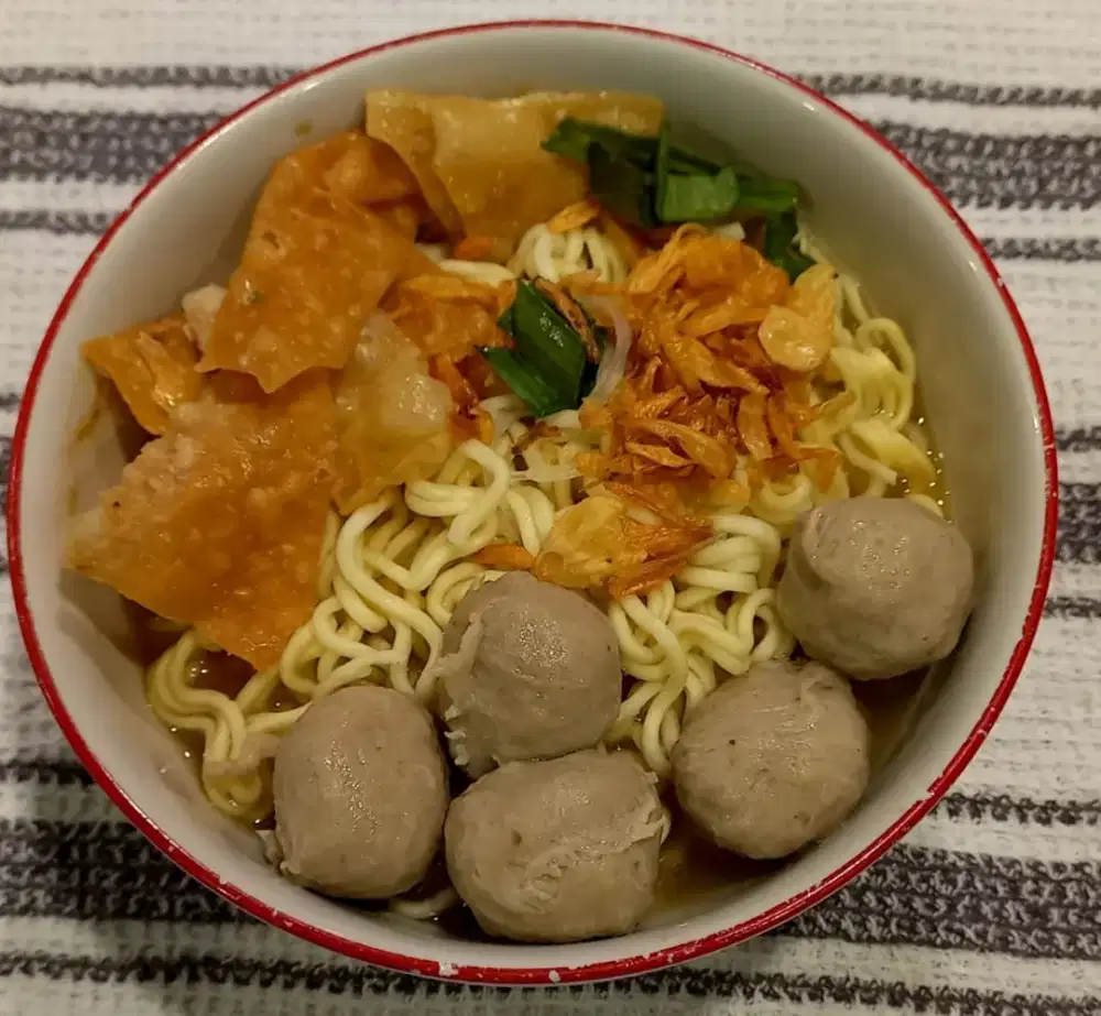 Dibutuhkan pelayan dan pembuat minuman diwarung bakso