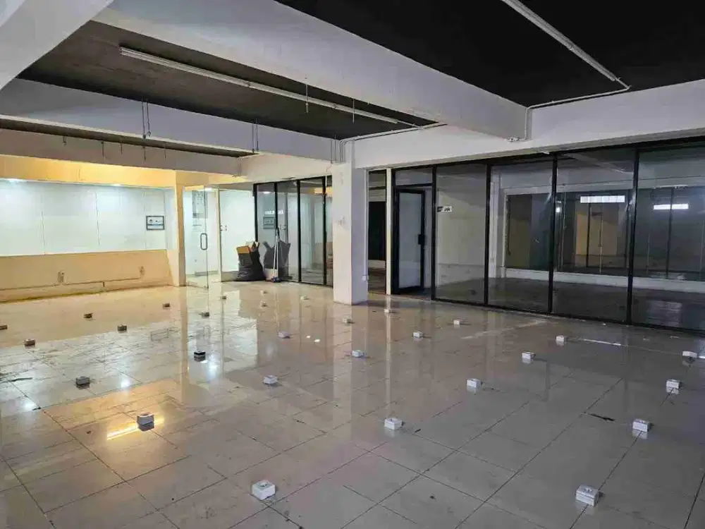 Disewakan Bangunan Komersial 2 Lt di Kebon Jeruk Jakarta Barat