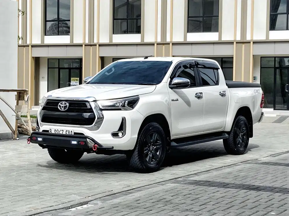 Toyota HILUX 2.4 V Double Cabin Diesel 4x4 AT Putih 2023 /2024
