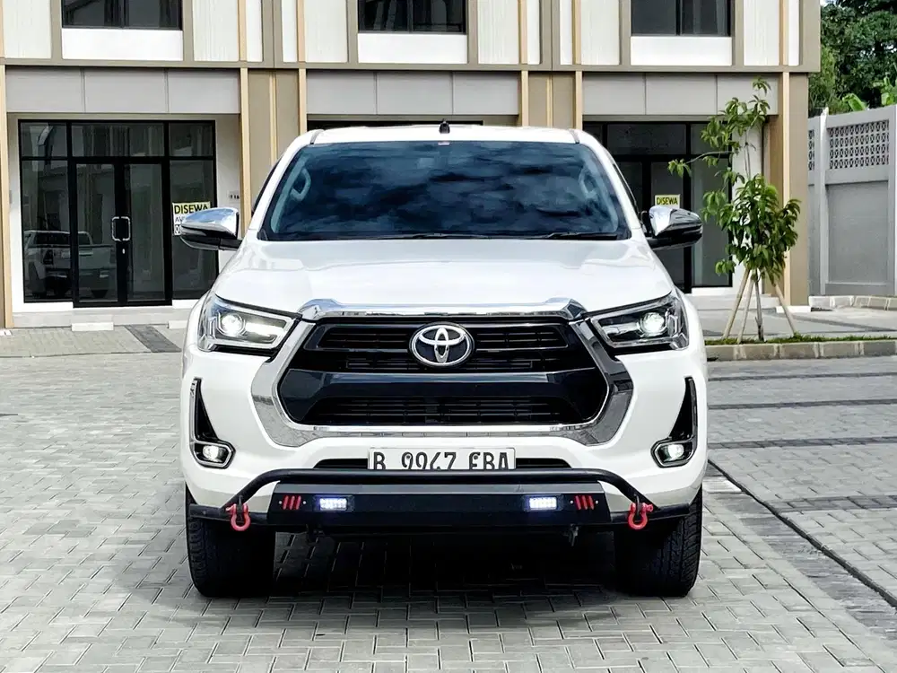 Toyota Hilux 2.4 V Double Cabin AT Diesel Putih Km13rb Tahun 2023