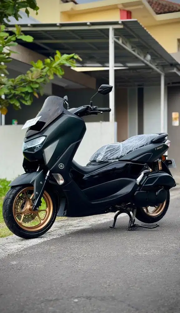 Yamaha NMAX 155 VVA KOMPLIT PAJAK ON KM RENDAH