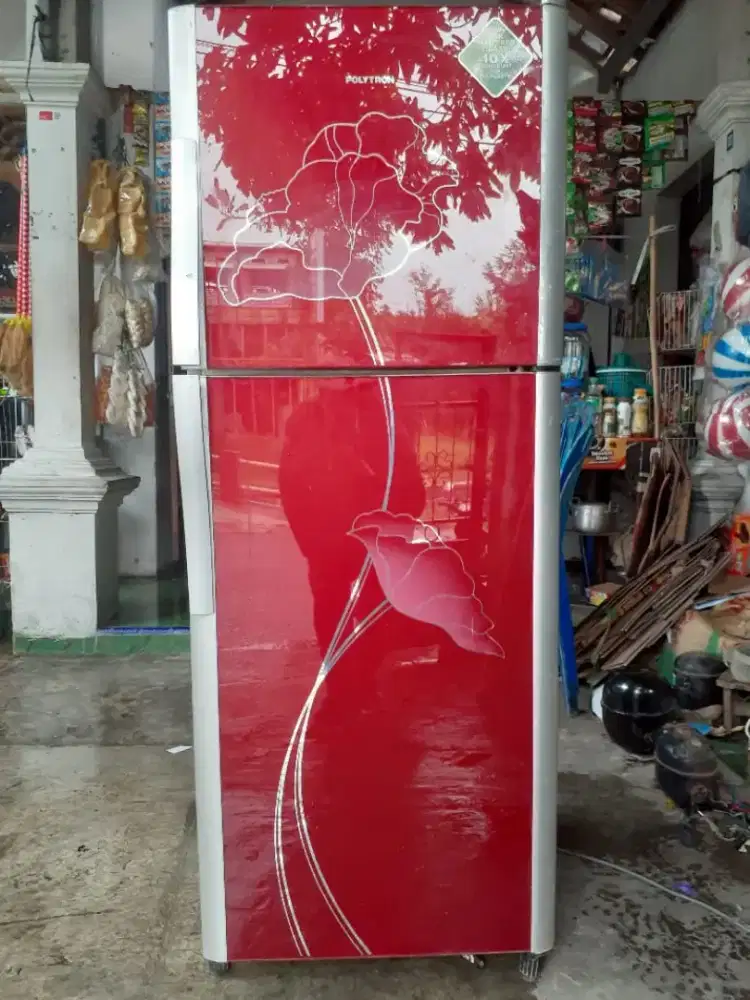 Kulkas Polytron dua pintu