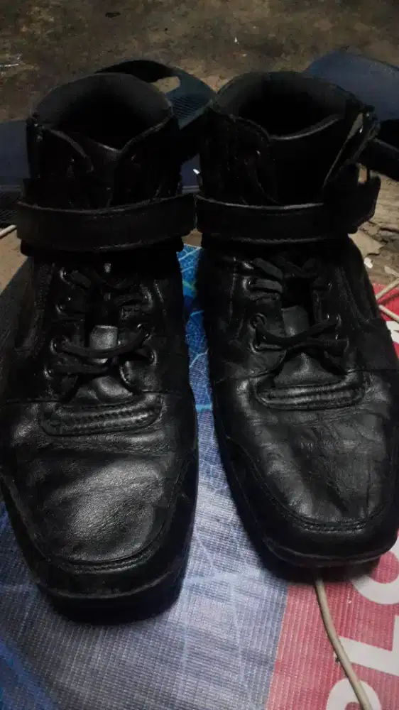 Sepatu kulit ginomariani