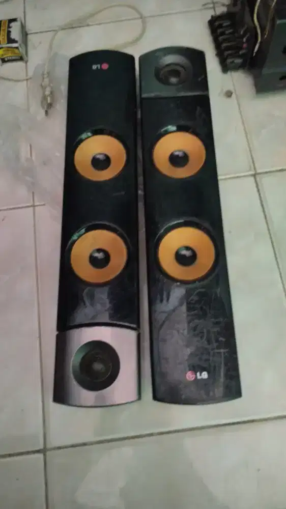 Speker tower LG sepasang