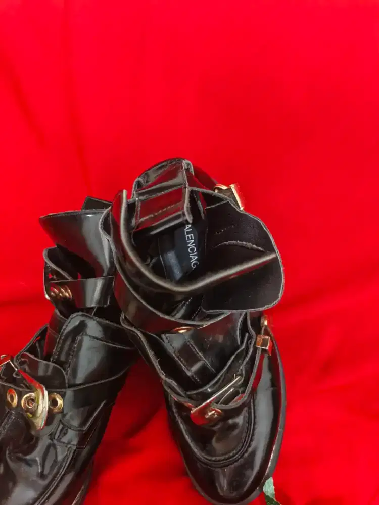 Sepatu wanita dan laki