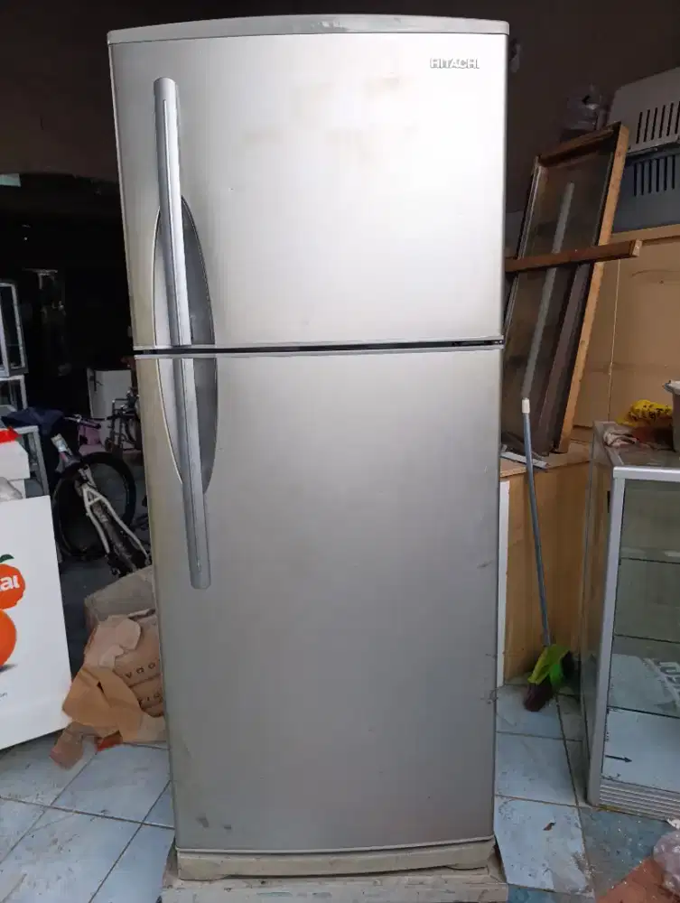 Jual kulkas 2 pintu Merk HITACHI second, Lok Pamulang barat, Tangsel