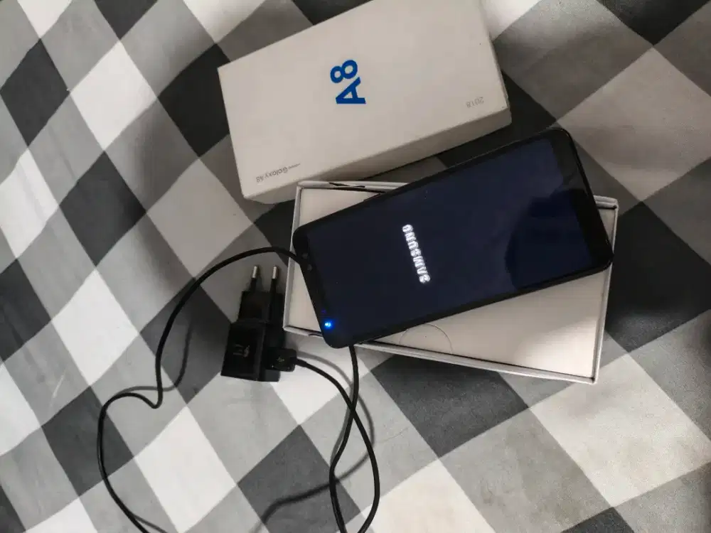 Samsung galaxy A8 2018 4/32 Normal Siap pakai