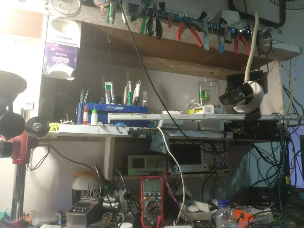 Service hp dan laptop