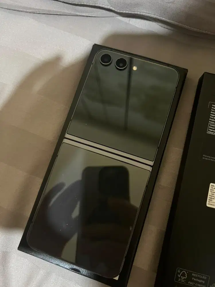 Samsung Galaxy Flip 5 / 512 GB Full Set like new