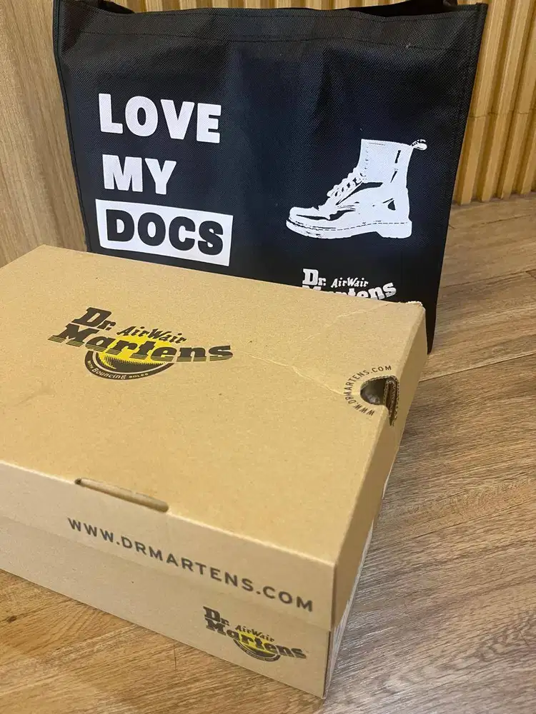Sepatu DR. Martens 1461 PW