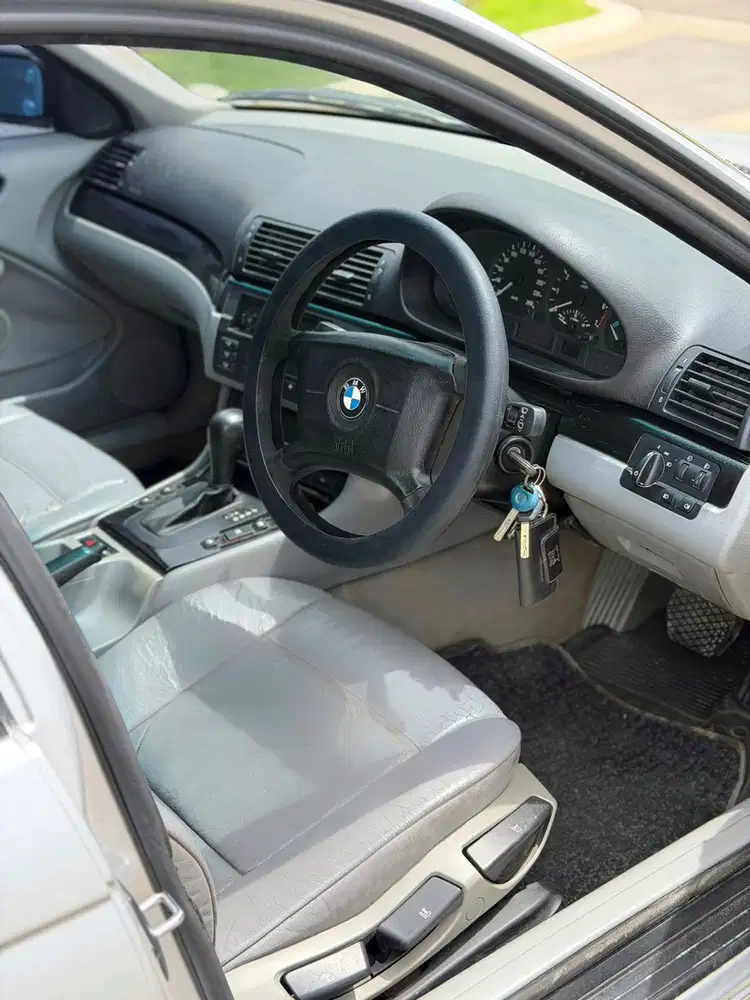 BMW 318i 2000 Bensin