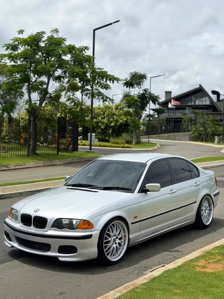 BMW 318i 2000 Bensin