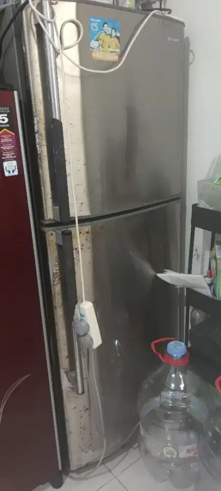 Kulkas sharp kondisi bagus