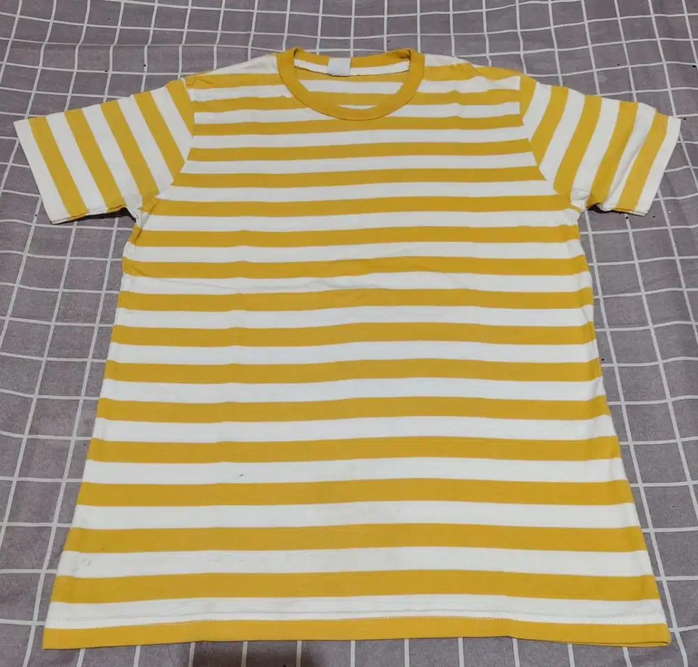 KAOS UNIQLO SALUR/STRIPE