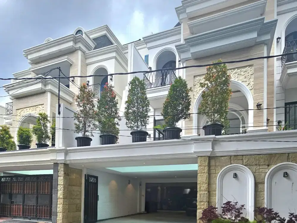 Rumah Dijual Cilandak. Mewah & Baru. Ada Lift, Pool. NEGO
