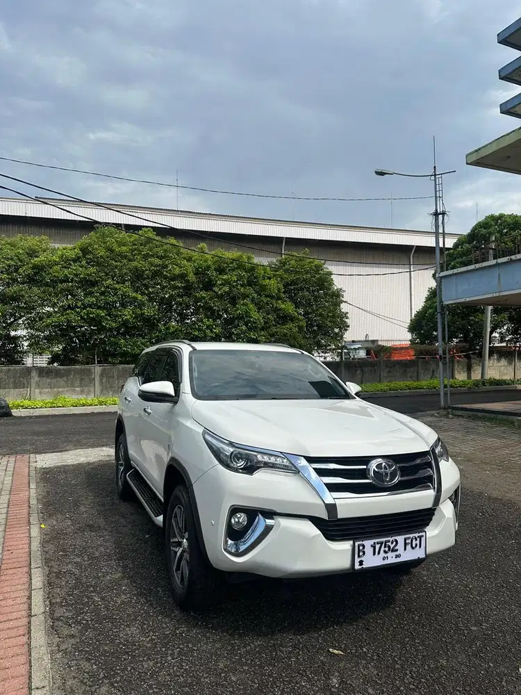 Toyota Fortuner SRZ 2020 tdp25jt putih 2.7cc 2021 / 2019 orisinil cat