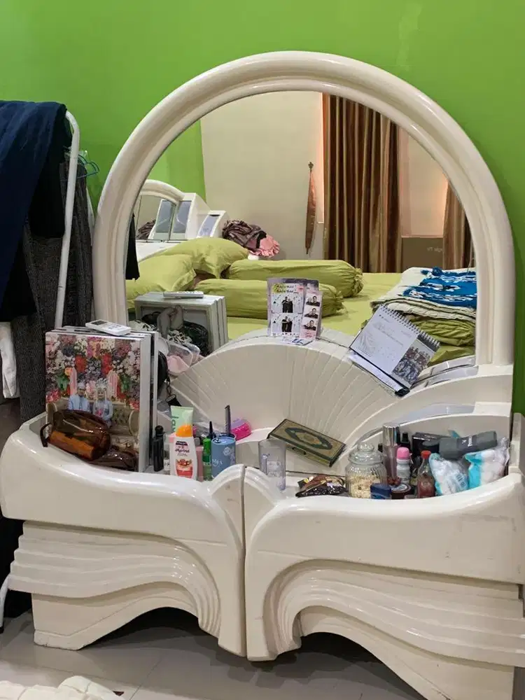 Jual meja rias dan lemari baju