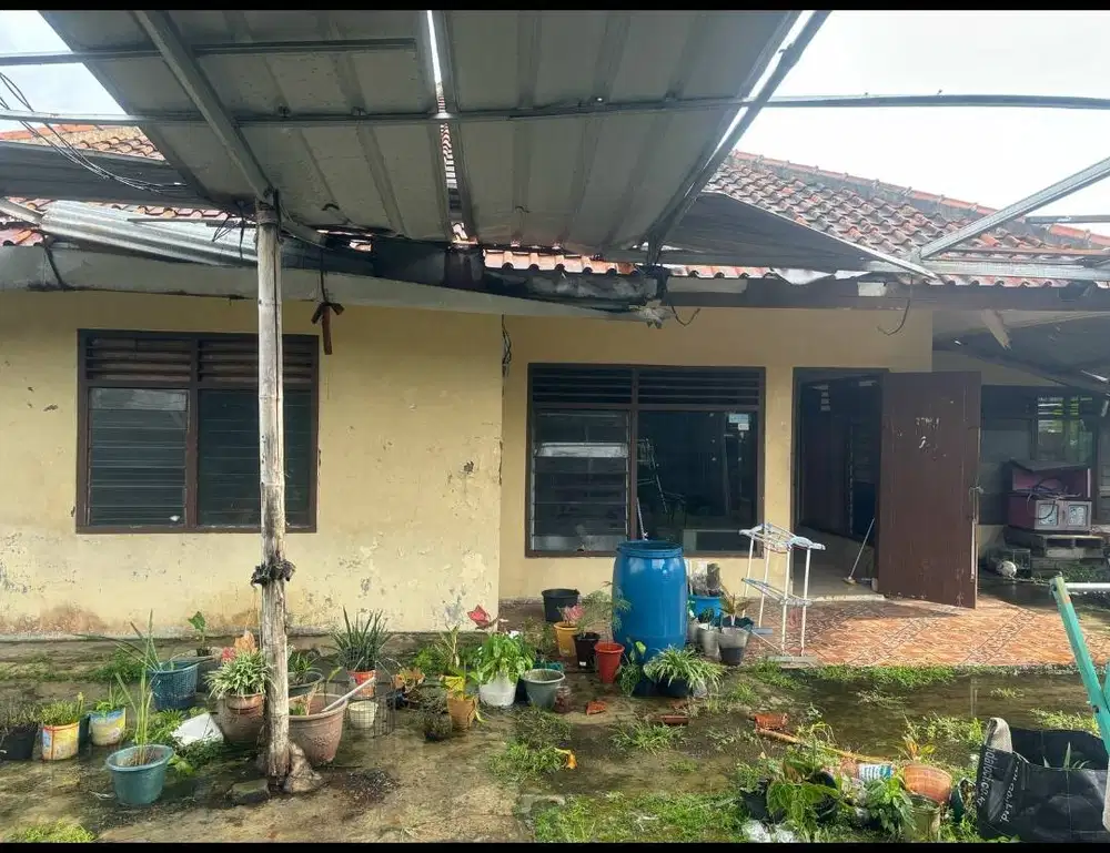Di kontrakan rumah tua strategis di belakang polresta bogor utara