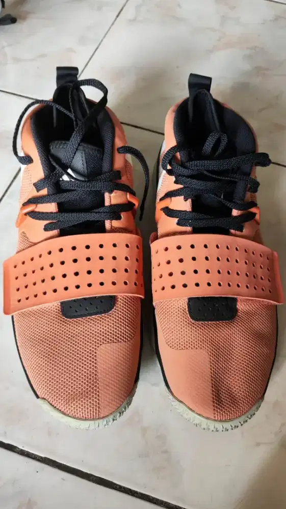 Sepatu basket size 46 mantab