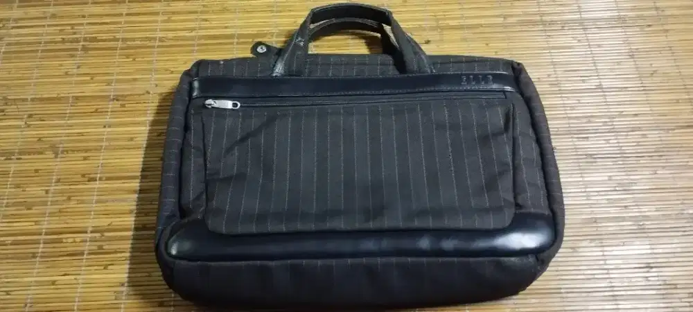 Tas kerja merek Elle.