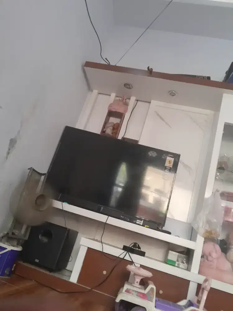 Butuh duit jual aj tv Plitron 50 inch