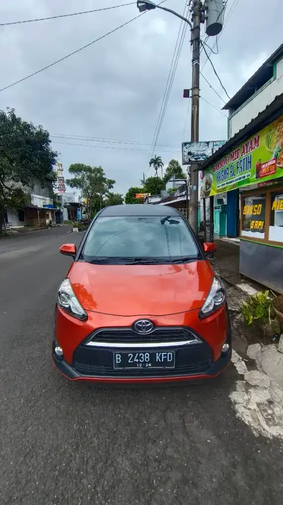 Toyota Sienta V 1.5 Metik