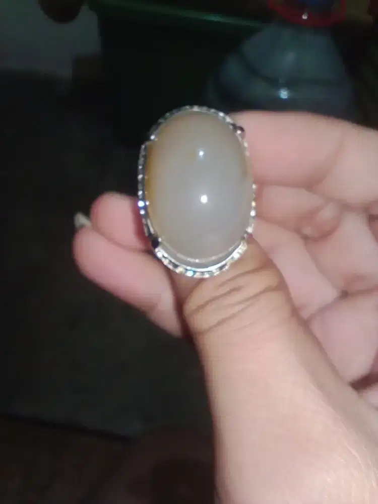 Cincin batu anggur klasik