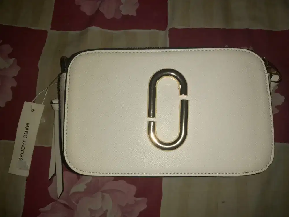 belum pernah di pake kelamaan di simpen lemari