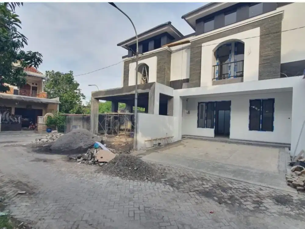 RUMAH 2 LANTAI DI BPD IV PEDURUNGAN DEKAT POLITEKES GIZI SEMARANG