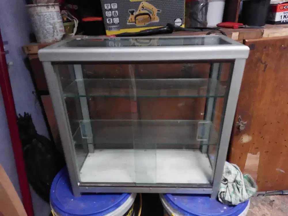 Etalase bekas Uk 50x50x20