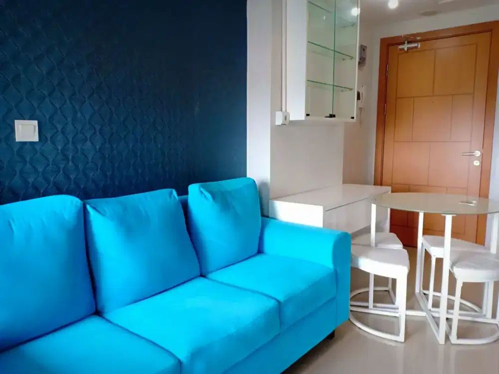 Disewakan Apartemen The Nest di Puri Dengan 2 Kamar Tidur Kondisi Furnish Luas 45 m2 Harga Termurah 25 Juta/Tahun