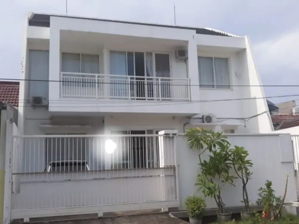 Dijual Rumah Kutisari Indah Surabaya dekat Kampus Petra