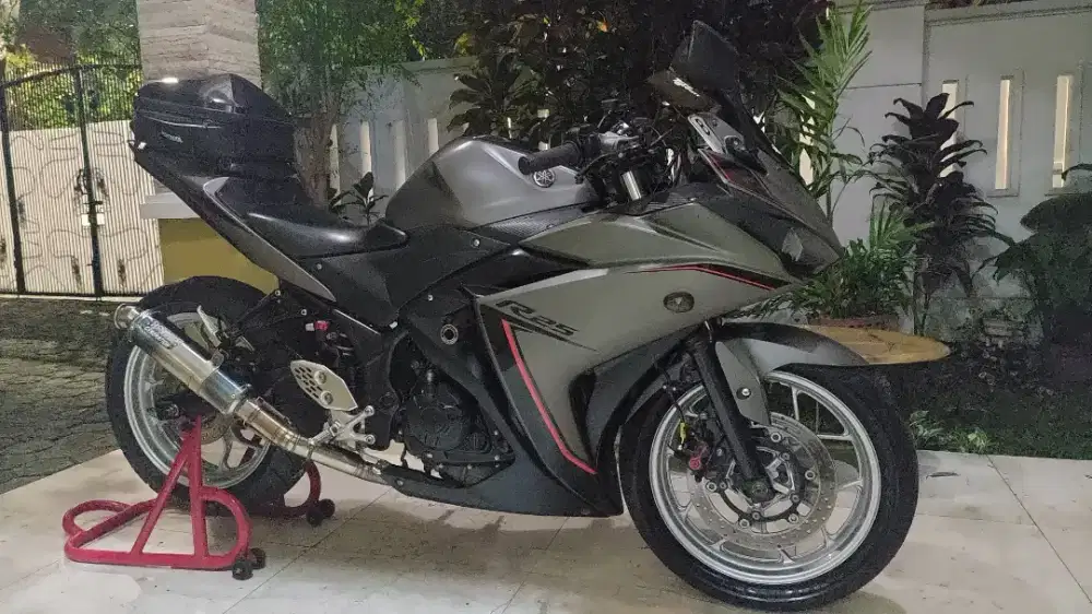 Di jual motor yamaha R25