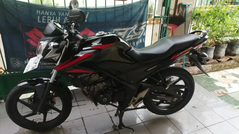 Honda cb 150 r stret fighter