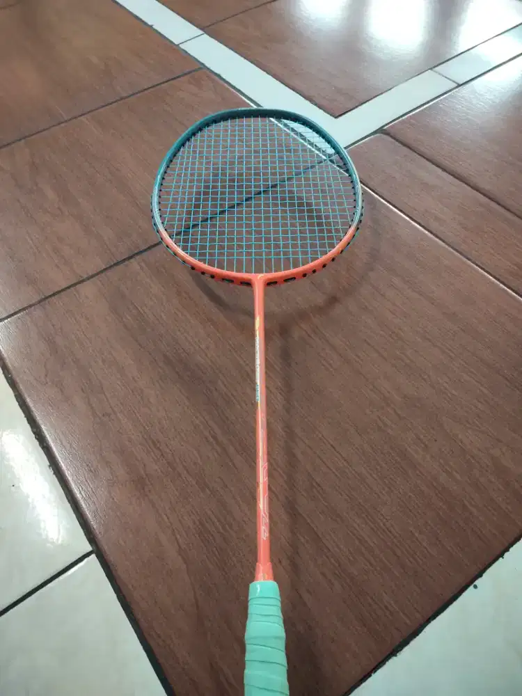 Raket badminton