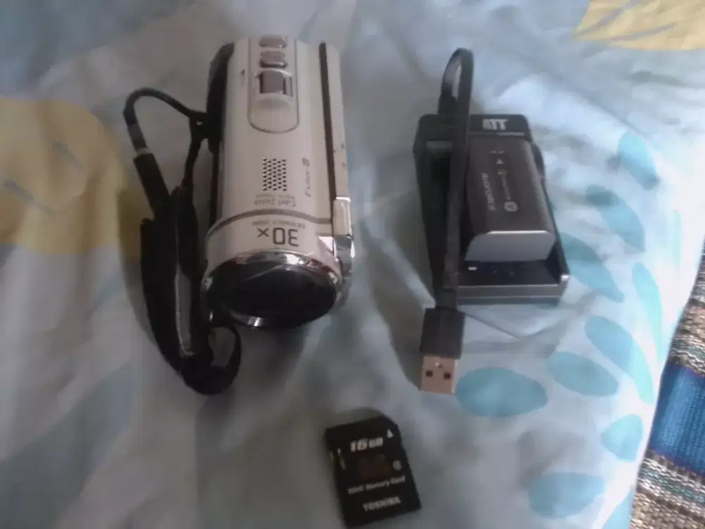 Jual cepet handycam Sony HDR CX210E