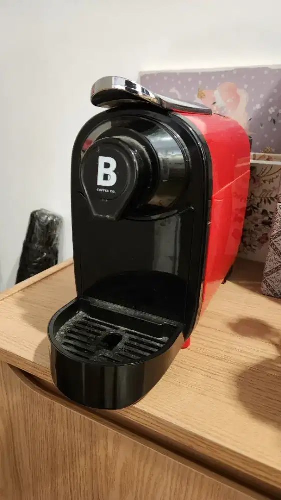 Jual B Coffee mesin kopi kapsul warna merah fungsi normal mulus