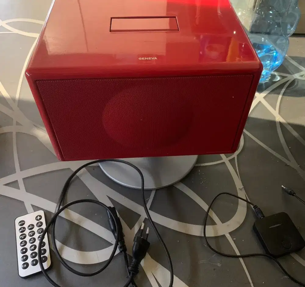 Geneva ukuran S warna Merah