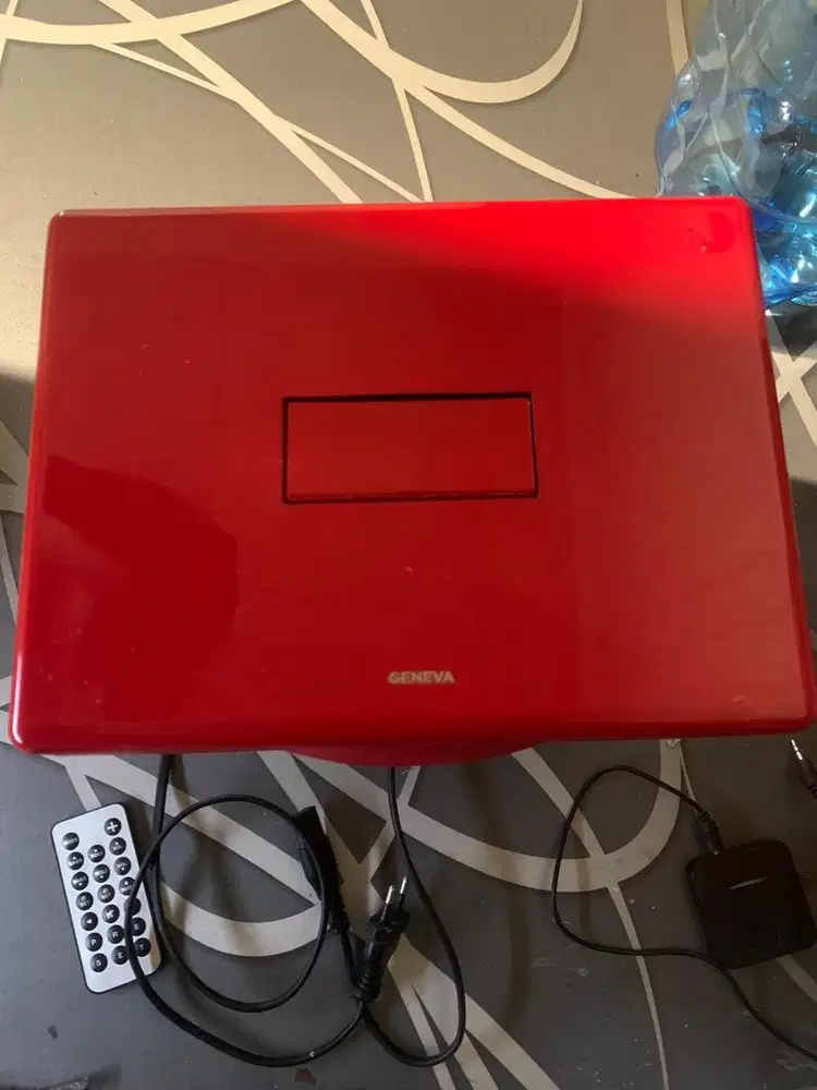 Geneva ukuran S warna Merah