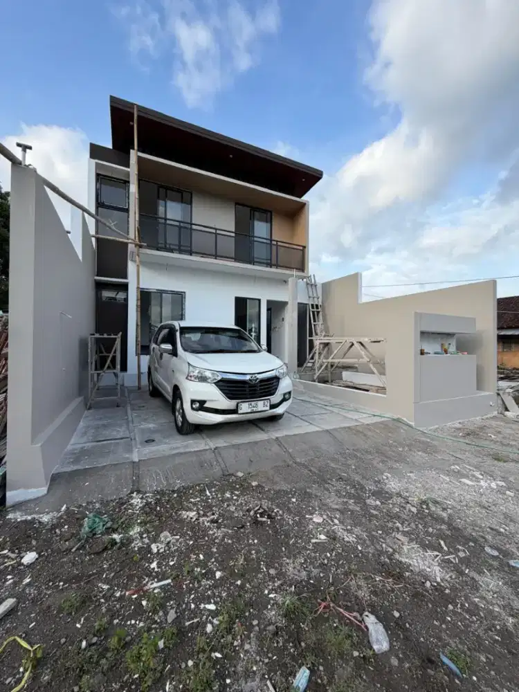 Rumah 2 Lantai Dekat Uii Pusat 12 Menit Ke Maguwoharjo